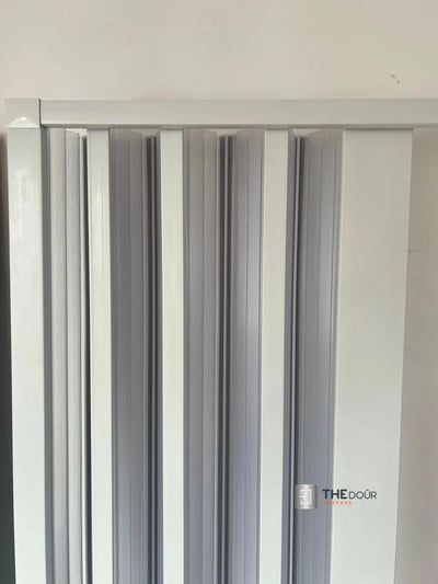 FLEXdoûr Ecke PVC Duschkabine mit zentraler Öffnung 1850 mm Höhe x verschiedene reduzierbare Breite THEdoûr Maßanfertigung
