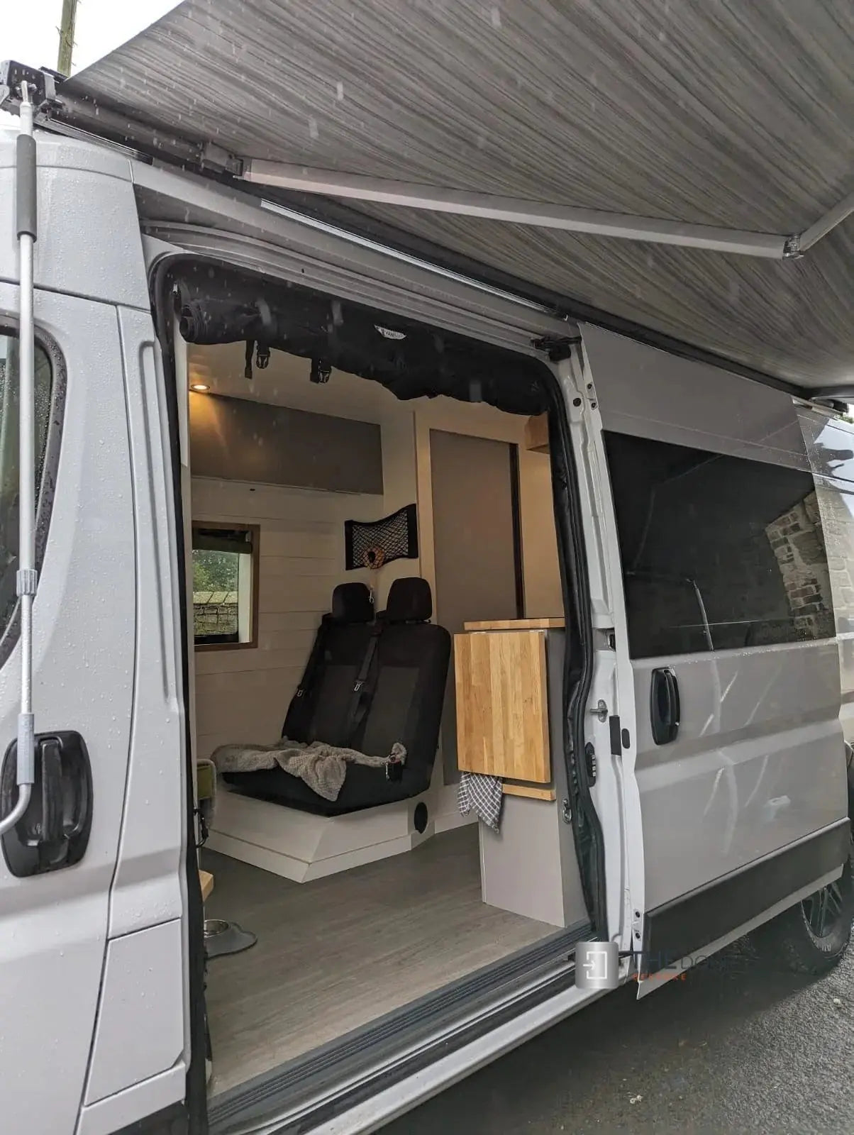 VANdour Mosquito Net Screen - Fits Medium to Large Campervans With Added Privacy Layer VANdoûr